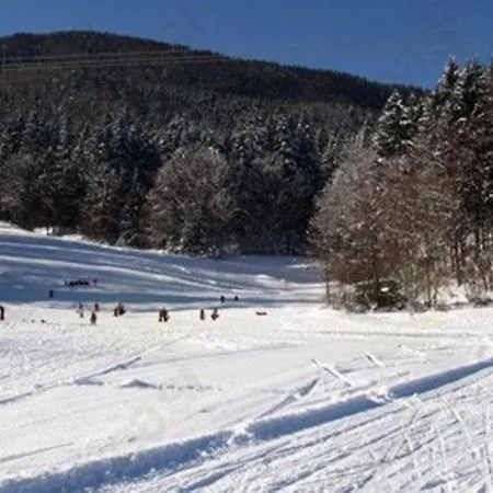 אכסניה Fully Equipped Six Bedroom House 15 Kilometers From Bled - With A Terrace, Garden, Playground, And Parking *