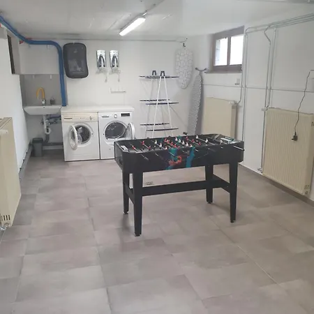 Fully Equipped Six Bedroom House 15 Kilometers From Bled - With A Terrace, Garden, Playground, And Parking Auberge de jeunesse