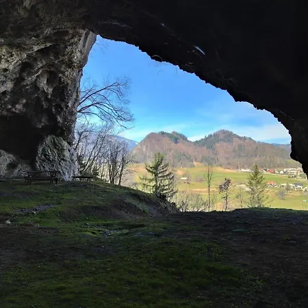 Far Away So Close Near Bled 旅馆 *