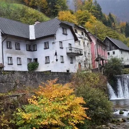 Far Away So Close Near Bled 旅馆