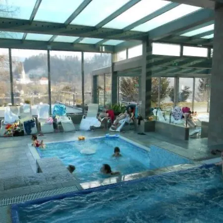 Хостел Fully Equipped Six Bedroom House 15 Kilometers From Bled - With A Terrace, Garden, Playground, And Parking