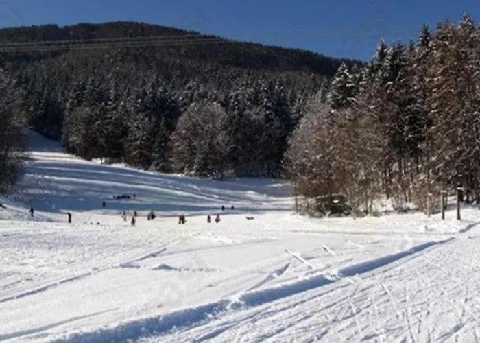 بيت شباب Fully Equipped Six Bedroom House 15 Kilometers From Bled - With A Terrace, Garden, Playground, And Parking *