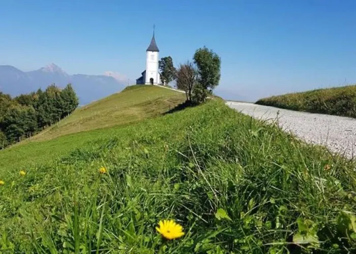 Fully Equipped Six Bedroom House 15 Kilometers From Bled - With A Terrace, Garden, Playground, And Parking Auberge de jeunesse Kropa