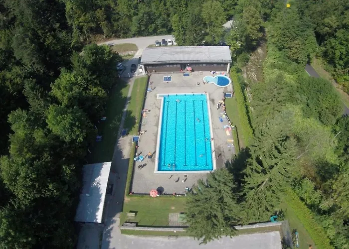 Fully Equipped Six Bedroom House 15 Kilometers From Bled - With A Terrace, Garden, Playground, And Parking بيت شباب