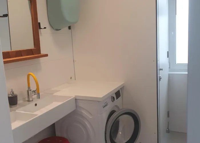 Fully Equipped Six Bedroom House 15 Kilometers From Bled - With A Terrace, Garden, Playground, And Parking Auberge de jeunesse