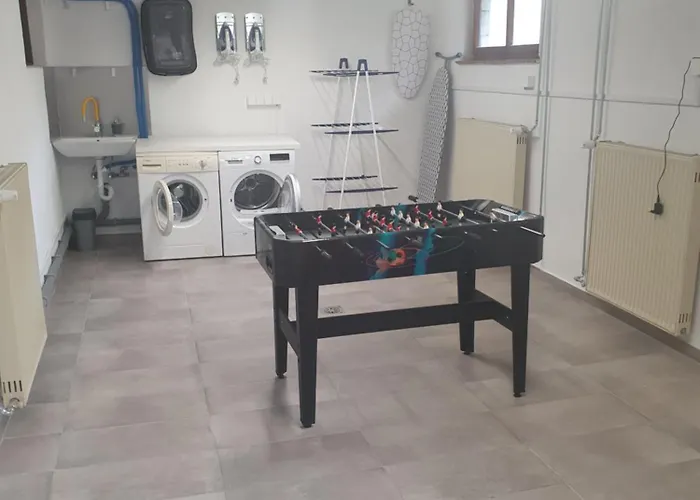 Fully Equipped Six Bedroom House 15 Kilometers From Bled - With A Terrace, Garden, Playground, And Parking Auberge de jeunesse