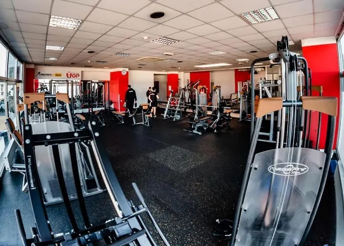 بيت شباب Fully Equipped Six Bedroom House 15 Kilometers From Bled - With A Terrace, Garden, Playground, And Parking *