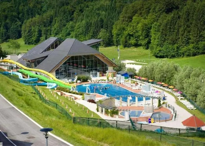 Fully Equipped Six Bedroom House 15 Kilometers From Bled - With A Terrace, Garden, Playground, And Parking بيت شباب