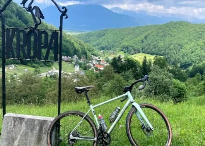 Auberge de jeunesse Fully Equipped Six Bedroom House 15 Kilometers From Bled - With A Terrace, Garden, Playground, And Parking Kropa