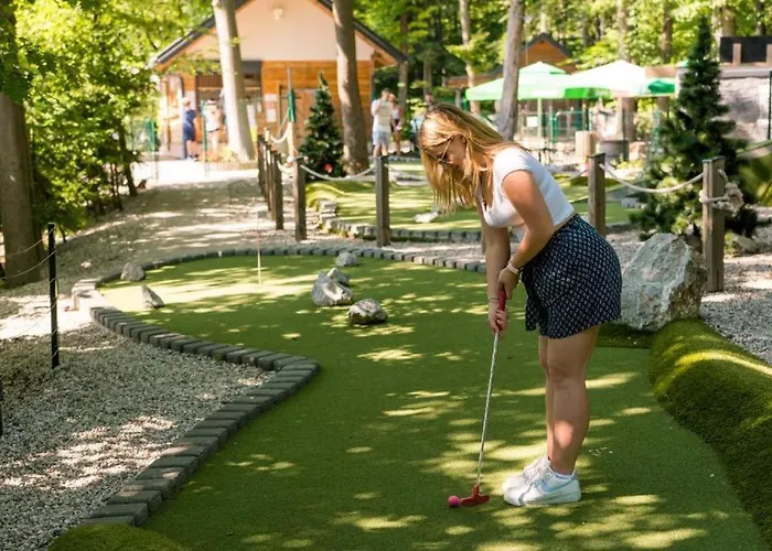 Fully Equipped Six Bedroom House 15 Kilometers From Bled - With A Terrace, Garden, Playground, And Parking Auberge de jeunesse *